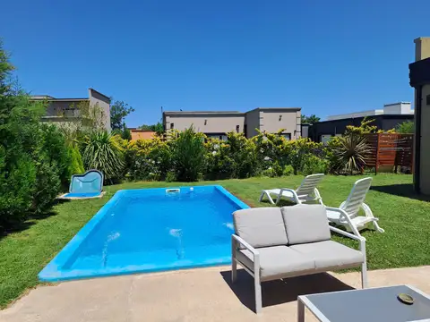 Casa en Venta con 4 cocheras