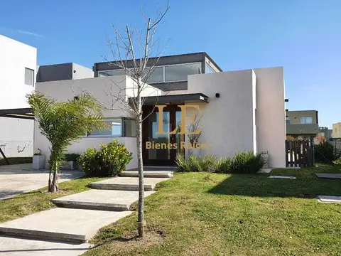 Casa en Alquiler de 3 dormitorios