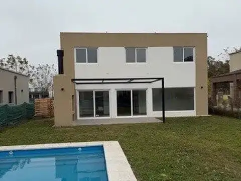 Leandro Alem, Presidente Derqui. PILAR 3300 , Piso 0