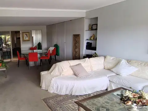 Av. Iibertador  al 7500