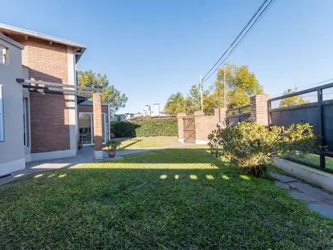CASA MODERNA EN PORTAL DEL LEYES
