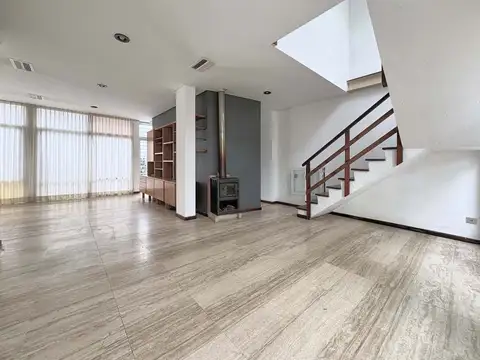 Hermosa Casa en Alquiler Villa Urquiza 5amb+coche