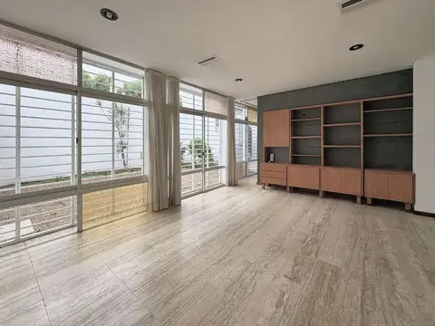 Casa en Alquiler con 1 cochera