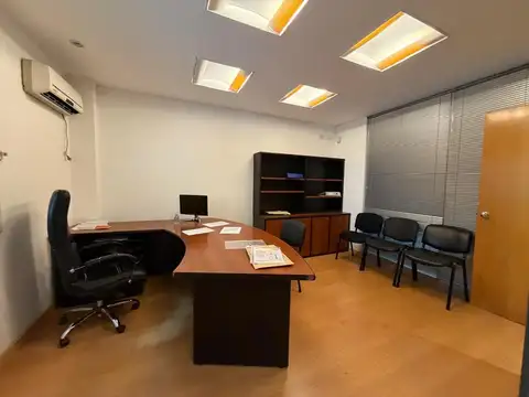 Oficina funcional en primer piso – Acasuso