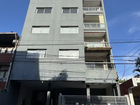Ed. Jujuy 625 Depto de 3 Habitaciones con cochera.