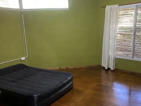 Casa 6 ambientes con 2 baños