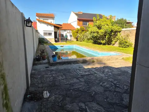 Chalet 4 dormitorios con pileta. Nuevo