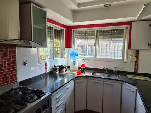 Casa 5 ambientes con 3 baños