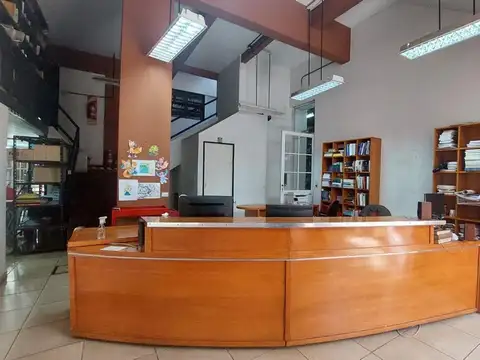 Oficina en Venta con 5 cocheras