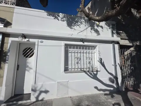 Ph al frente en venta Moron Sur.