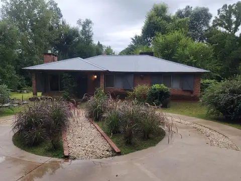 Hermoso chalet con gran parque en venta en El Remanso