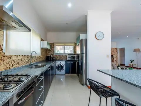 VENTA CASA 5 AMB FRANCISCO ALVAREZ  PILETA