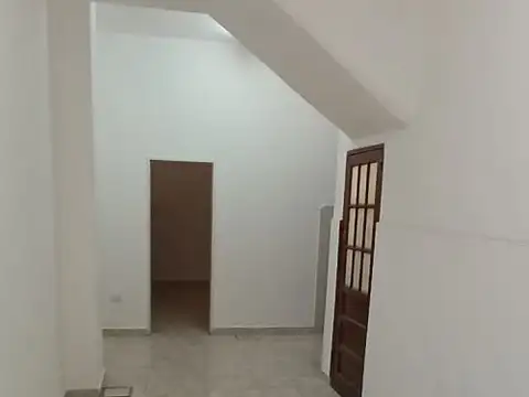 Depto Tipo Casa en Alquiler en Lanus Este, $ 420.000