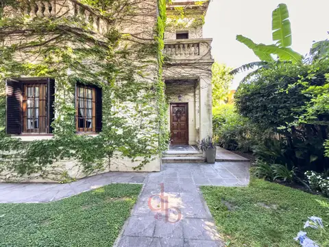 Casona tradicional en venta con piscina y quincho independiente – Adrogué