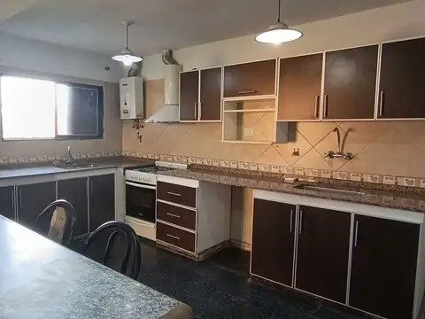 Casa 5 ambientes con 3 baños
