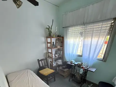 Casa en venta - Beccar - 4 dormitorios - para refaccionar - jardin