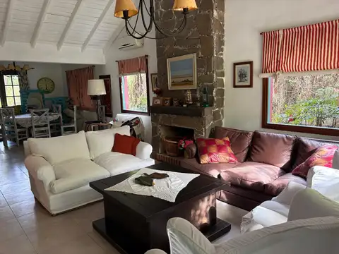 Lindisima casa en Carilo en lugar muy tranquilo en pleno bosque