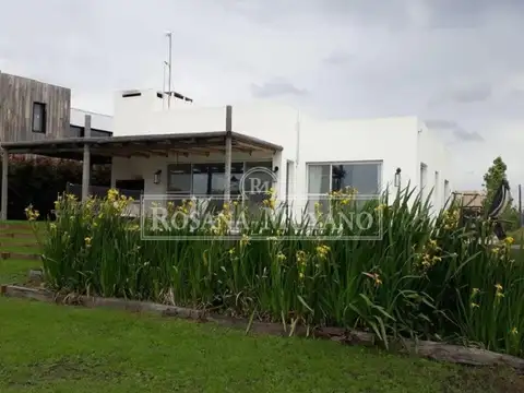 Casa 4 ambientes con 3 baños