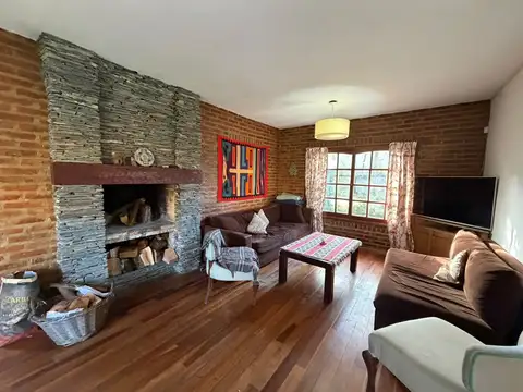 Casa 5 ambientes con 3 baños
