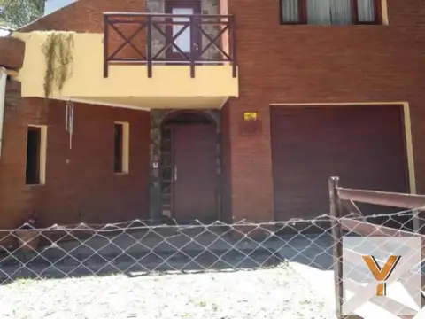 Casa en venta - 3 dormitorios 2 baños - 2 cocheras - Santa Teresita
