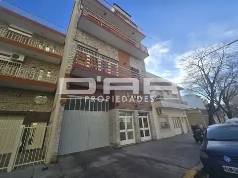 Venta En Bloque De Garage + Salón De Fiestas + Departamento De 6 Ambientes