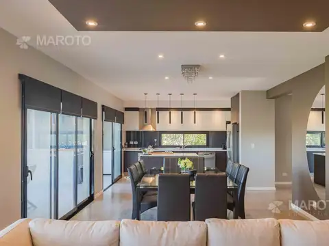 Casa 7 ambientes con 6 baños