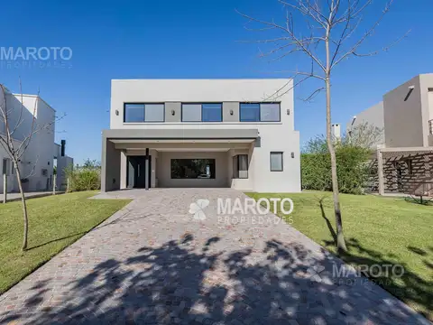 CASA EN VENTA EN EL CANTON NORTE AL AGUA CON CINCO DORMITORIOS - MAROTO PROPIEDADES