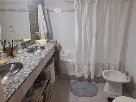 Casa 6 ambientes con 1 baño