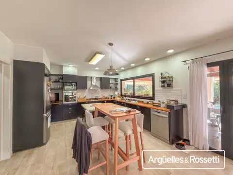 Casa en Venta en Funes, USD 990.000