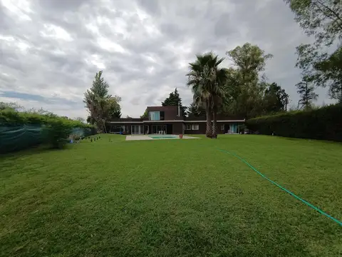 Casa en Barrio Cerrado "El Zozal en Pilar | 4 Dormitorios | Lote 1.800 m² con Piscina