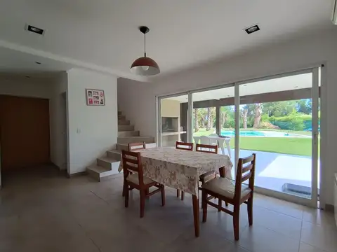 Casa en Venta con 4 cocheras