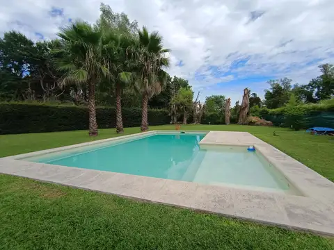 Casa 8 ambientes con 5 baños