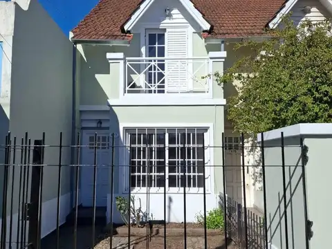 VENTA TRIPLEX 4 AMBIENTES C/ PATIO VILLA SARMIENTO