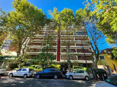 Luminoso 3 Amb. Dependencia-Patio-Cochera cubierta