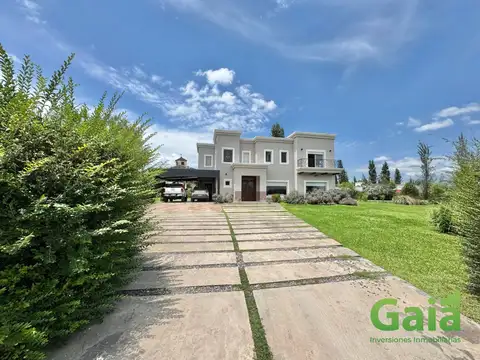 Casa 5 ambientes con 3 baños