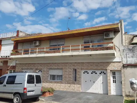 NUEVO VALOR Tipo Casa en Planta alta con entrada independiente 4 ambientes con patio