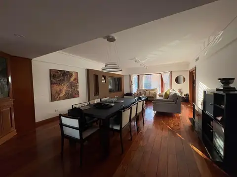 Casa en Venta con 6 cocheras