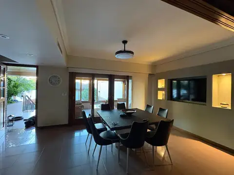 Espectcular Casa 5 ambientes, playroom, garage, jardinm piscina climatizada, quincho,en Villa Devoto