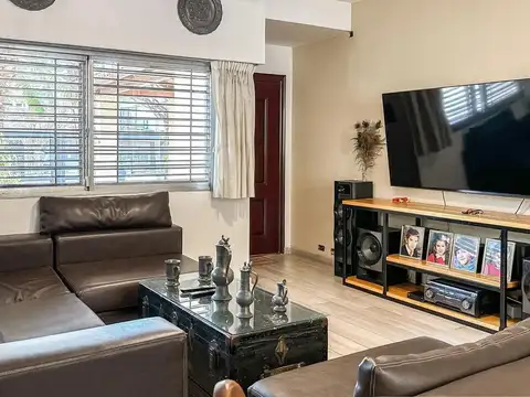 Casa en Venta con 4 cocheras