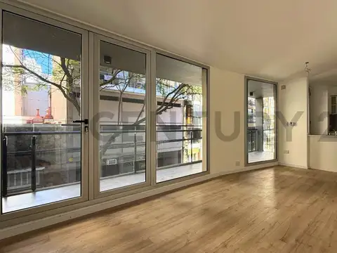 Venta | Departamento de 2 Dormitorios con patio y balcón al frente con parrillero | Martín, Rosario