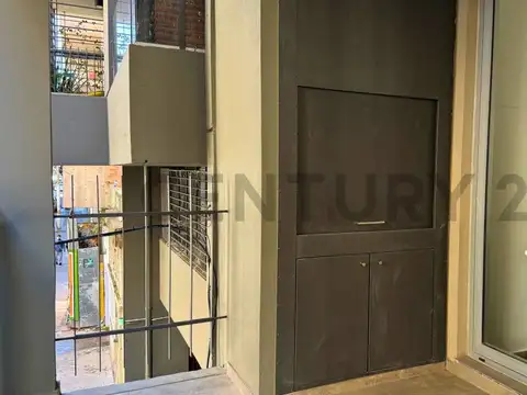 Venta | Departamento de 2 Dormitorios con patio y balcón al frente con parrillero | Martín, Rosario