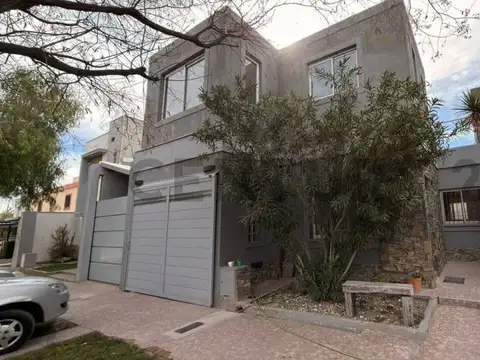 CASA EN VENTA - BARRIO TERRUÑO RESIDENCIA