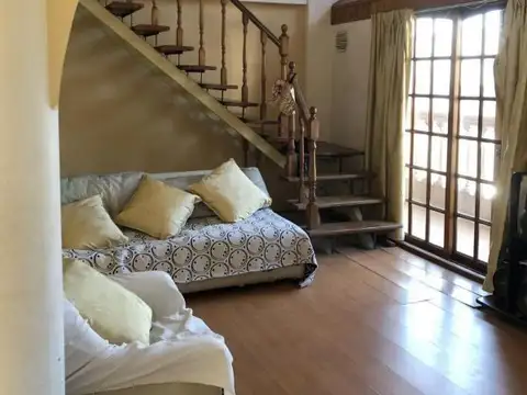 Depto Tipo Casa en Venta de 4 dormitorios