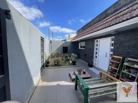 Casa en venta - 4 dormitorios 2 baños - Cochera - 267mts2 - Tolosa, La Plata