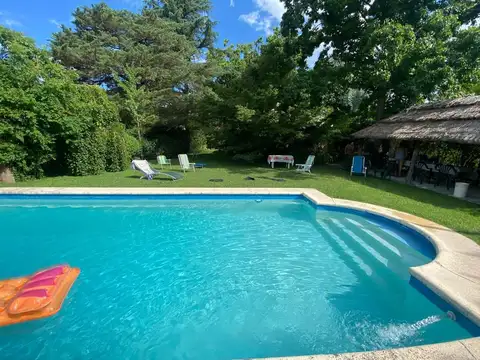 Casa en Venta con 3 cocheras