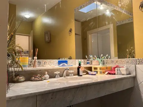 Casa en Venta con 3 cocheras