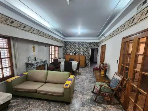 Casa 7 ambientes o mas. | Famatina al 3900
