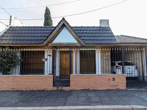 VENTA CASA 5 AMBIENTES QUINCHO COCHERA-HAEDO