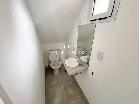 Casa 5 ambientes con 4 baños
