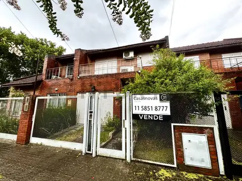 VENTA DUPLEX DE DOS PLANTAS CON PATIO A LA VENTA EN ADROGUÉ